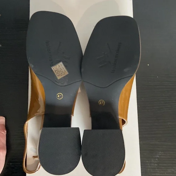 fashion shoes Brown patent leather Flat Size 10/41 NWT sling back fasten Gems - Picture 5 of 8